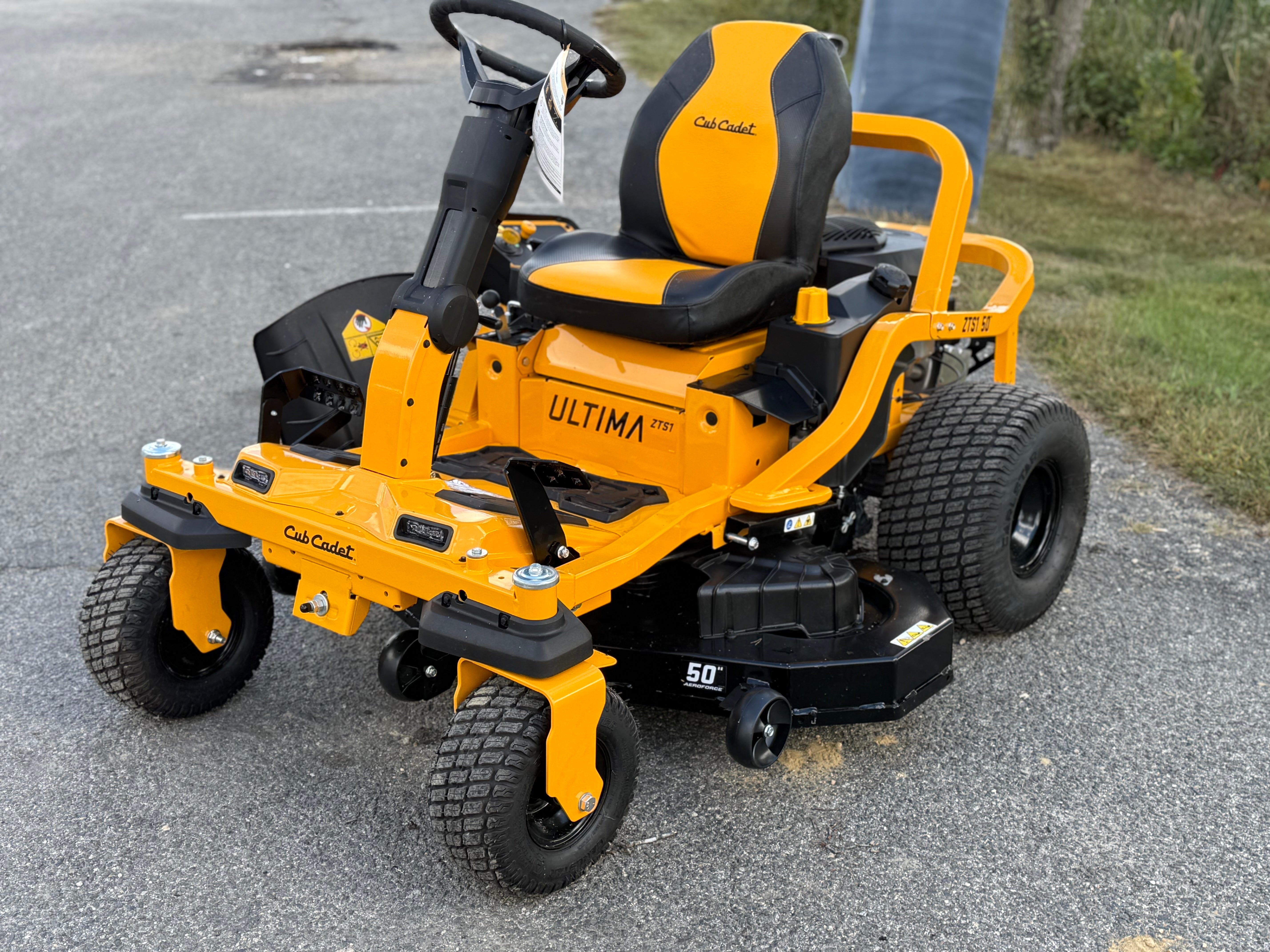 Cub Cadet ZTS1 50 17BRGBYLA10 Ultima Series™ ZTS1 50 50-in. 24 HP