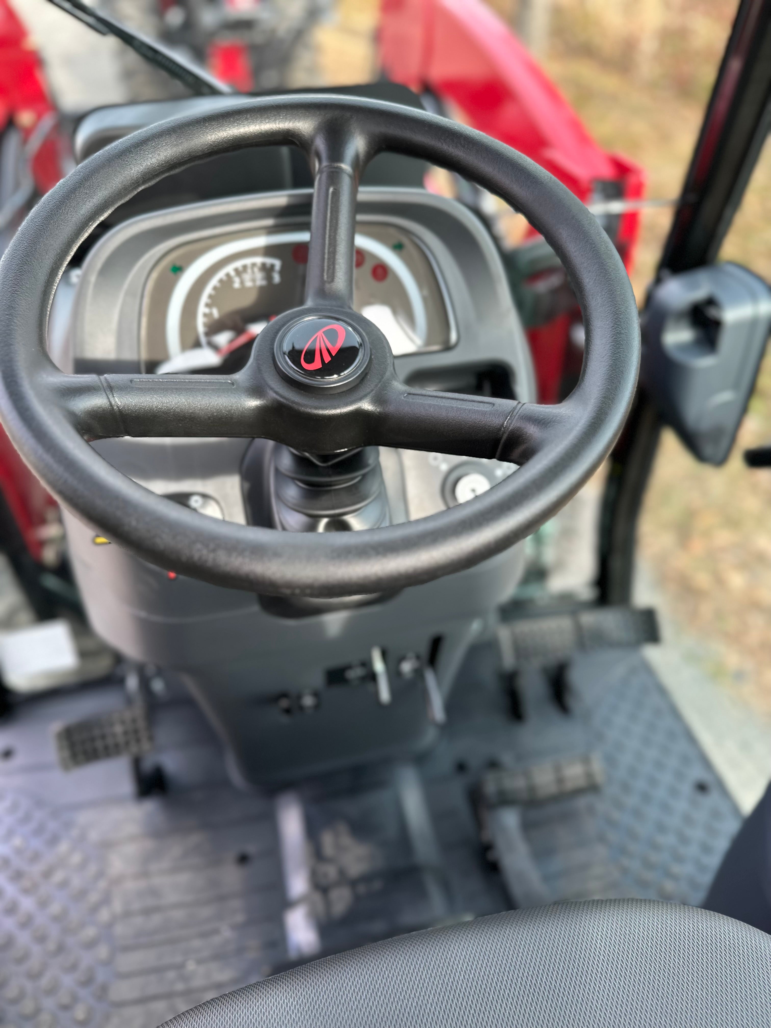 1640 Mahindra Tractor 4WD CAB HST with Ind Tires, Loader