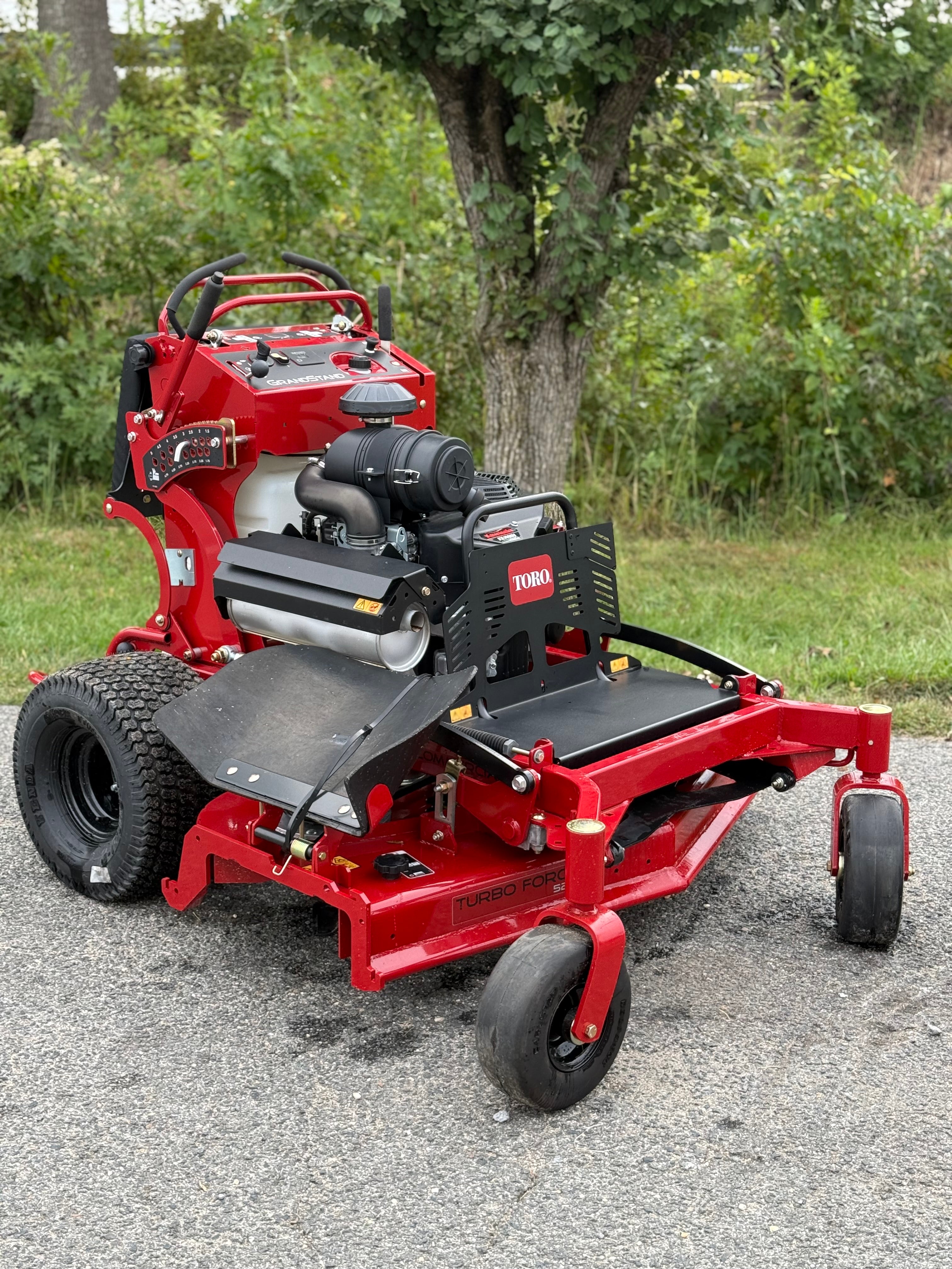 Toro GrandStand® 52" w/ 35 HP 999cc Kawasaki FX1000 (72507)
