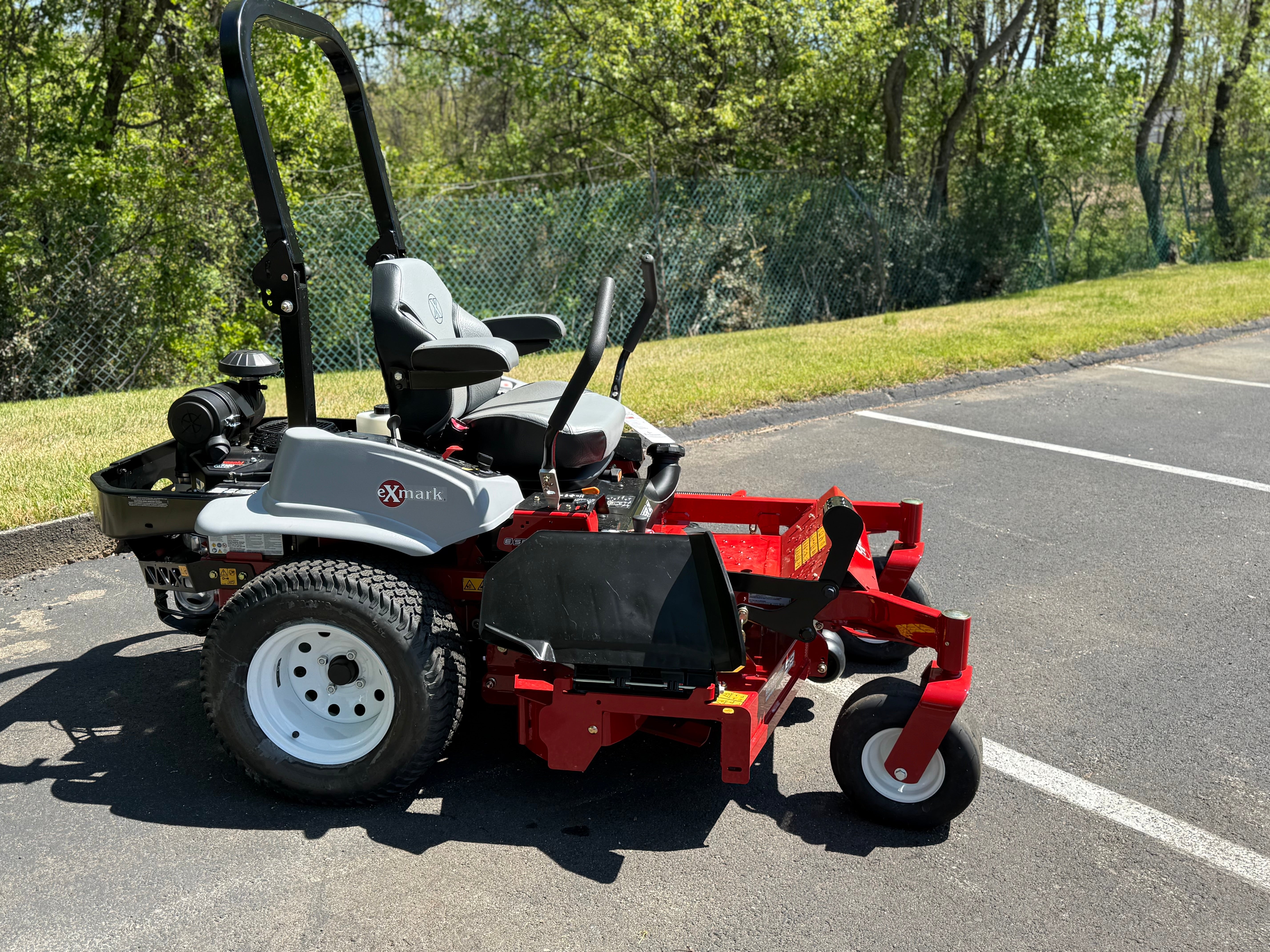 Exmark Lazer Z E-Series with 23.5HP* Kawasaki FX730V Engine and 52