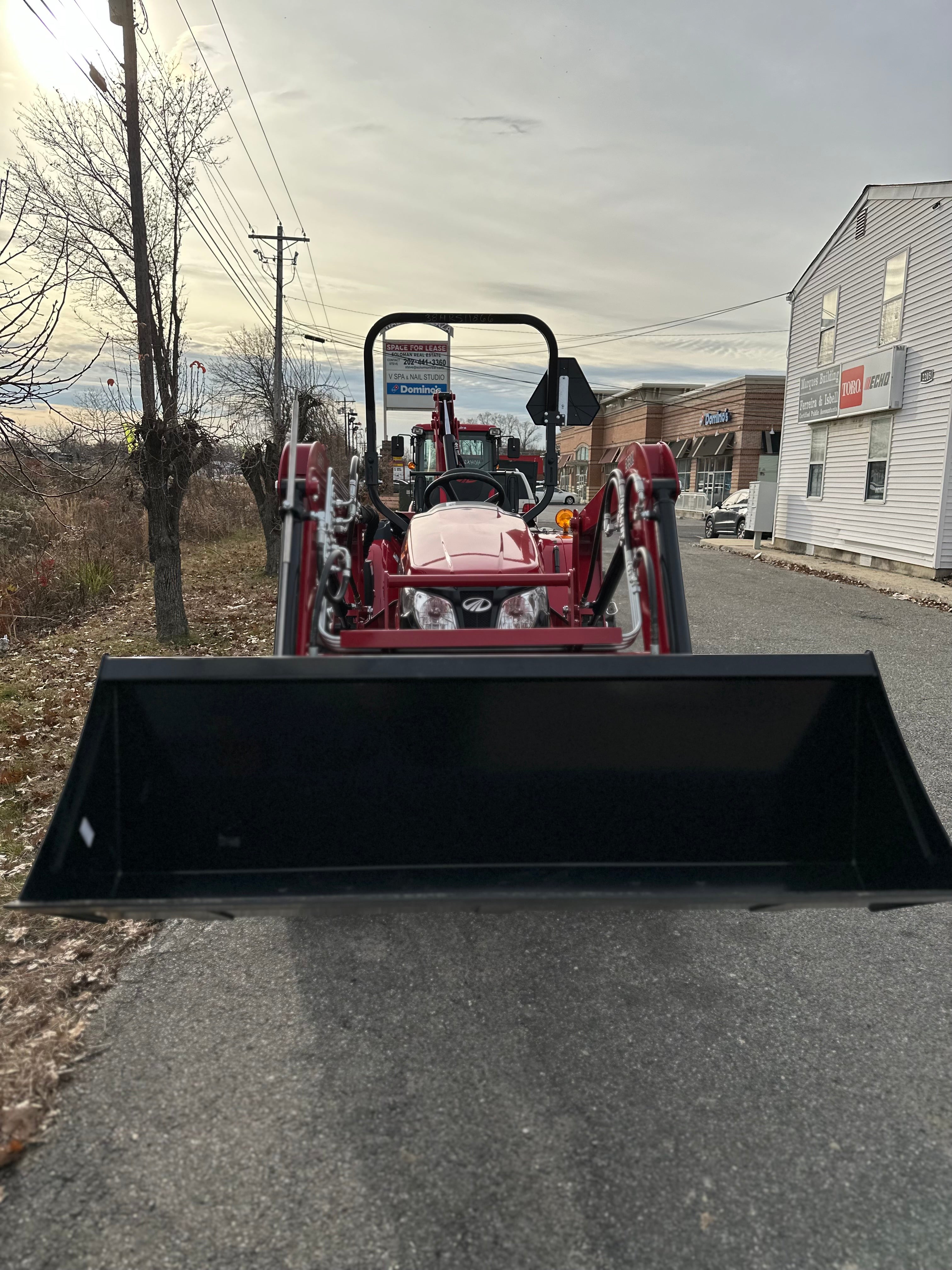 1640 Mahindra Tractor 4WD CAB HST with Ind Tires, Loader