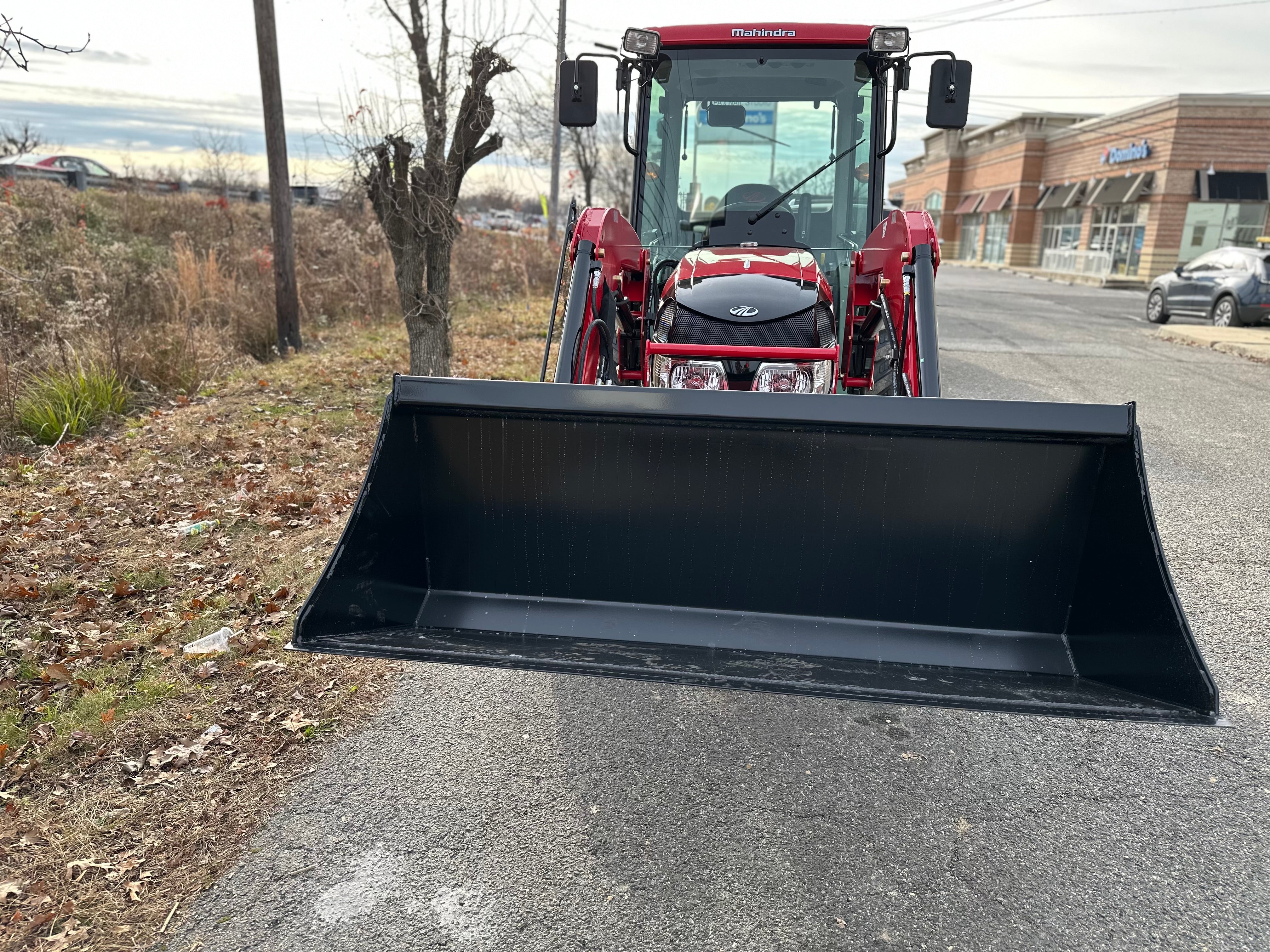 1640 Mahindra Tractor 4WD CAB HST with Ind Tires, Loader