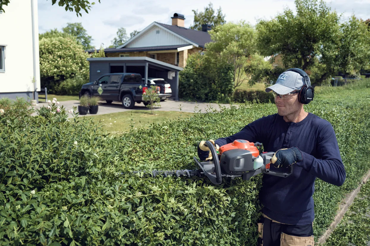 Husqvarna 322HD60 Hedge Trimmer - 0
